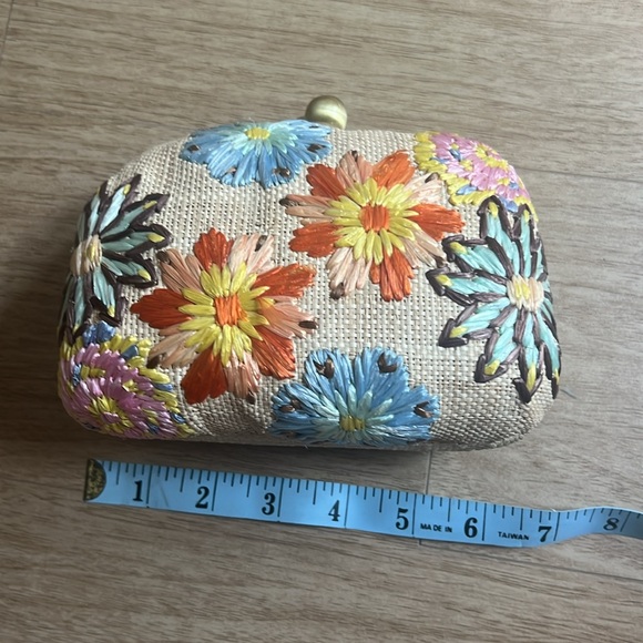 Floral Embroidered Clutch - Multicolor